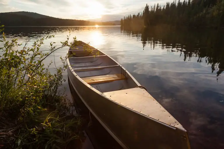 What Will Cause an Aluminum Canoe To Sink?