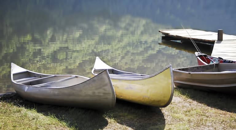 How Can You Prevent an Aluminum Canoe From Sinking?