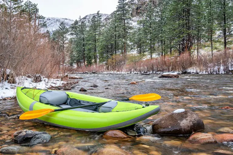 do kayaks come with paddles