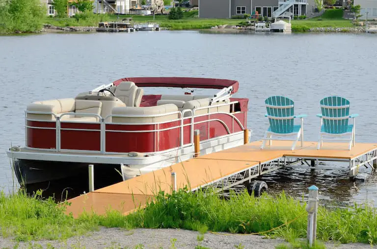 How to dock a pontoon boat