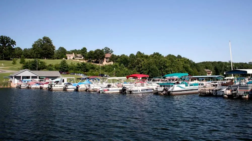 how to pull a pontoon up to a dock