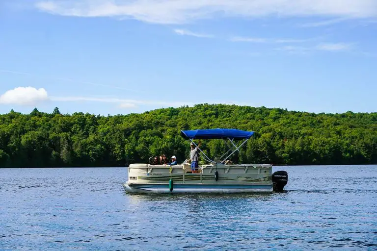 7 Tips For Regular Pontoon Boat Maintenence (Required)