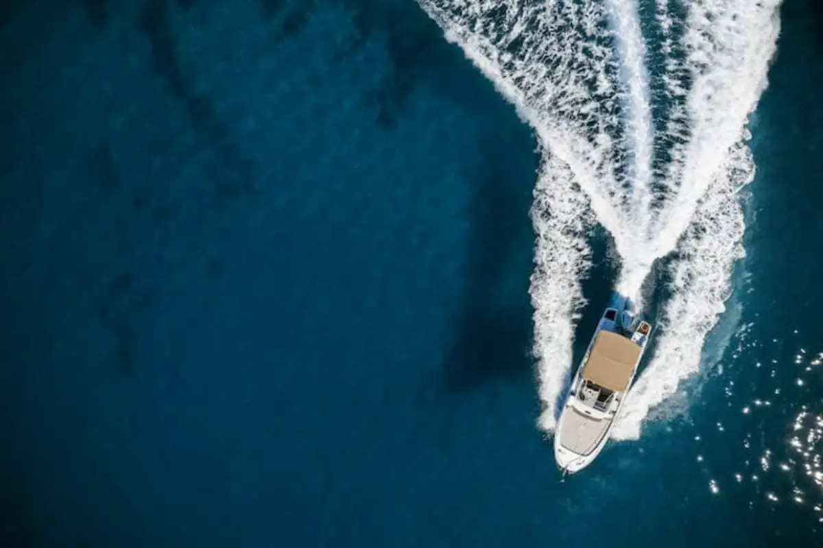 Can Speed Boats Flip Over? 5 Important Facts WaterCraft 101