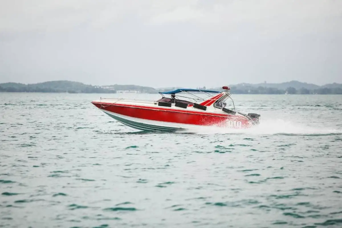 Can Speed Boats Flip Over? 5 Important Facts WaterCraft 101