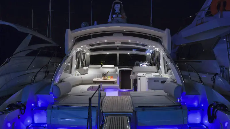 Meaning of a Single White Light on a Boat at Night: Essential Knowledge for Safe Boating