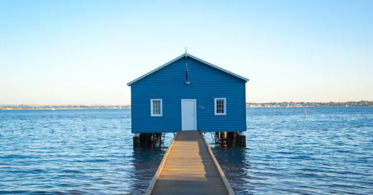 Boathouse vs. Houseboat: Choosing Between a Boathouse and a Houseboat for Your Waterfront Lifestyle