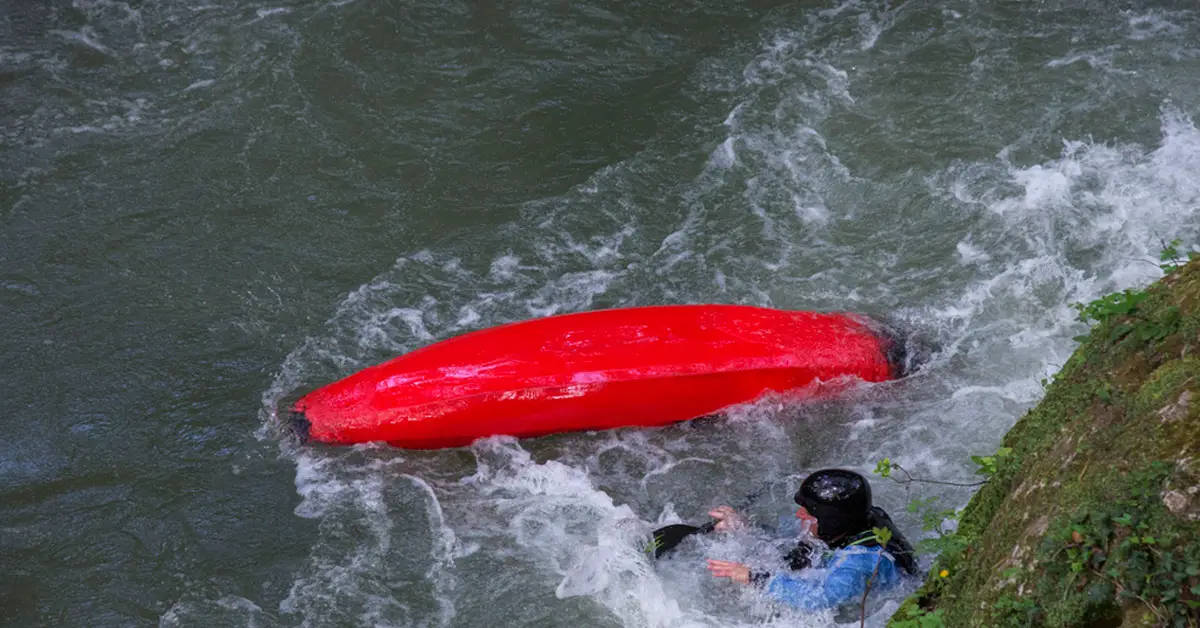 Can You Roll a Kayak Without a Skirt? A Guide to Kayak Rolling Techniques and Safety Measures