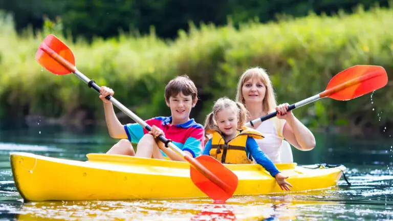 Canoeing vs. Kayaking: A Comparison of Two Popular Paddling Sports ...