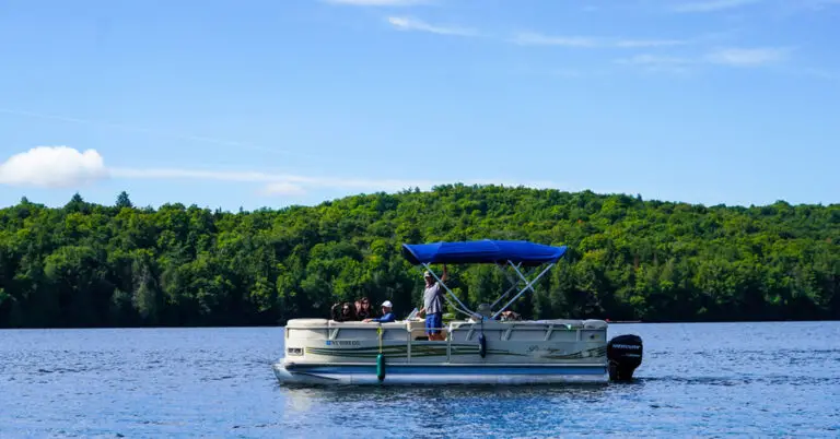 Pontoon Boat with Inboard Motor (Exploring the Pros & Cons of Pontoons with Inboard Engine )