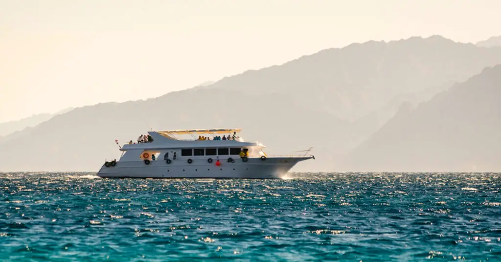 Largest Boat You Can Operate Yourself Discovering the Size Limitations