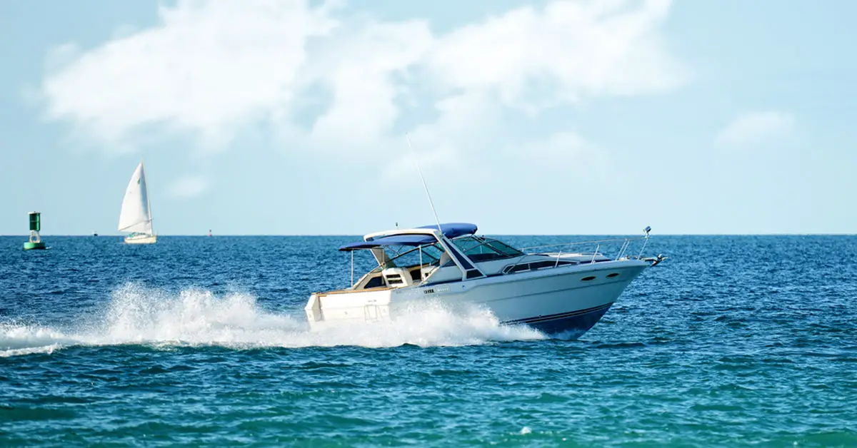 sailboat vs powerboat right of way