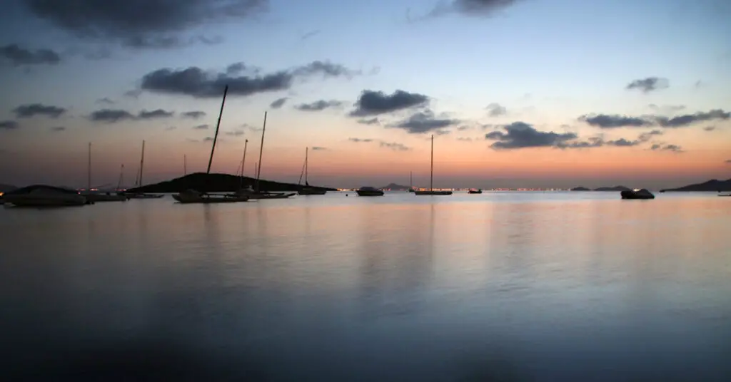 What Do Red and Green Lights on a Boat Mean? Tips for Safe Boating at Night WaterCraft 101