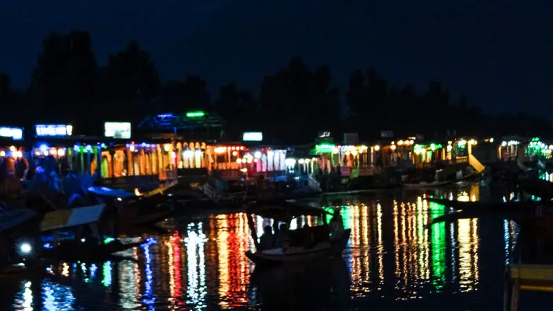 Tips for Identifying Boat Lights at Night